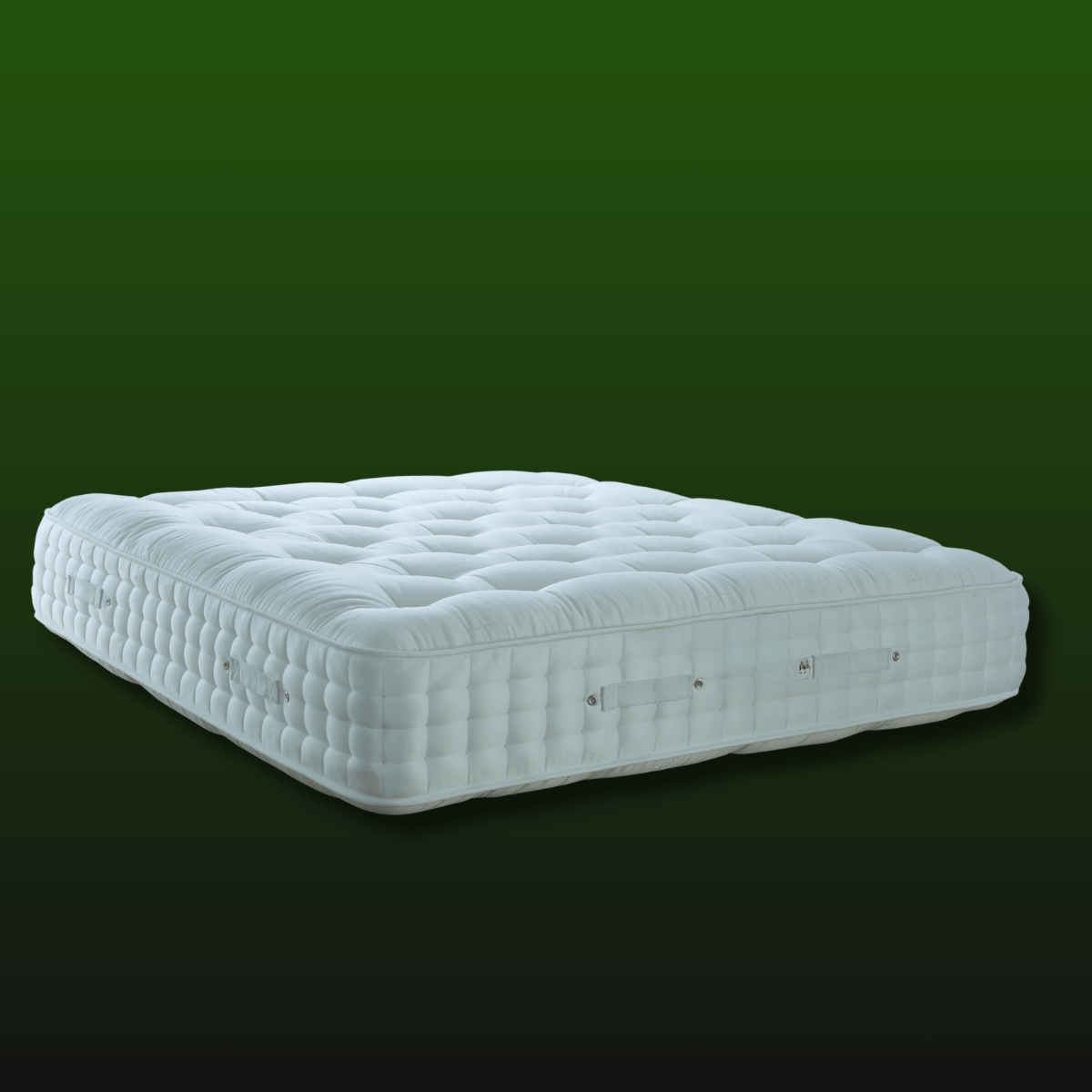 English Royal Mattress 12500 Pocket with natural fillers, handcrafted by British masters, emphasizes traditional and organic materials.
